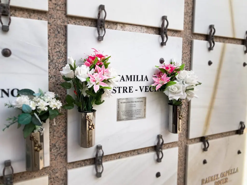 Gravae - Arte funerario, Lapidas y Tumbas