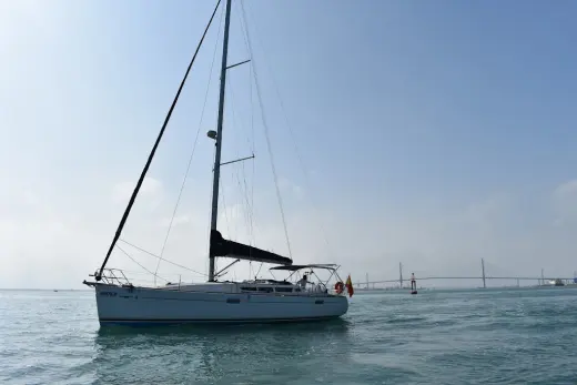 Escuela de Navegacion Aperca por el Mar - Alquiler / paseos en barcos y veleros Cadiz